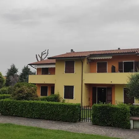 Vista Con Piscina בית נופש