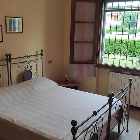 בית נופש Vista Con Piscina סירמיונה